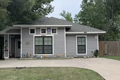 1305 E 6th Avenue, Corsicana, TX 75110 - Photo 1