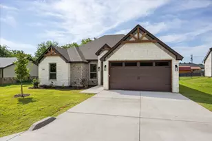 2209 Snake River Dr, Granbury, TX 76048 - Photo 2