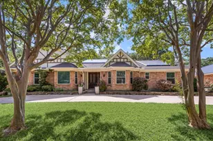 1019 Loch Lomond Dr, Arlington, TX 76012 - Photo 2