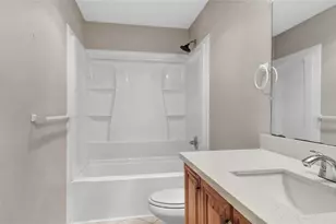 6305 Meadowglen Dr, Arlington, TX 76018 - Photo 20