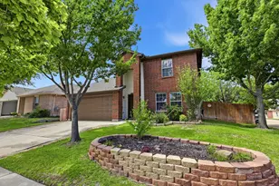 800 Poncho Ln, Fort Worth, TX 76052 - Photo 2