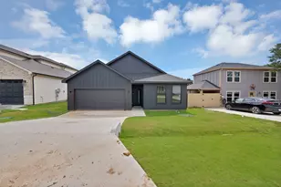 5700 Barkridge Dr, Granbury, TX 76048 - Photo 4