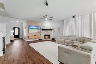 1105 Freesia Dr, Little Elm, TX 75068 - Photo 10