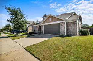 1105 Freesia Dr, Little Elm, TX 75068 - Photo 4
