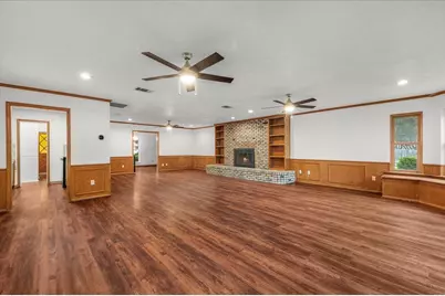 1904 Meadow Glen, Irving, TX 75060 - Photo 10