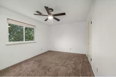 1904 Meadow Glen, Irving, TX 75060 - Photo 12