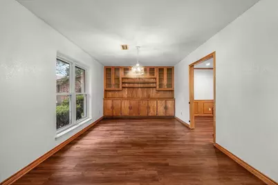 1904 Meadow Glen, Irving, TX 75060 - Photo 6