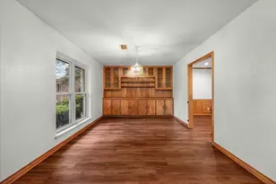 1904 Meadow Glen, Irving, TX 75060 - Photo 6