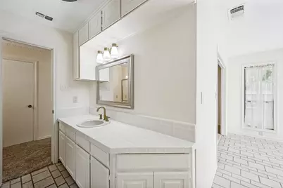 2414 Lakeview Circle, Arlington, TX 76013 - Photo 16