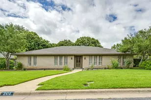 2414 Lakeview Cir, Arlington, TX 76013 - Photo 2