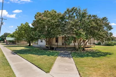 400 S Broad Street, Saint Jo, TX 76265 - Photo 2