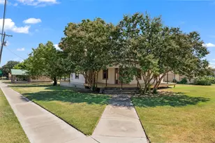 400 S Broad St, Saint Jo, TX 76265 - Photo 2