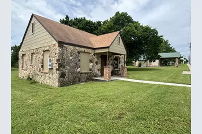 400 S Broad Street, Saint Jo, TX 76265 - Photo 16