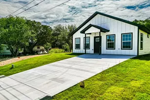4315 Mountain Hollow Dr, Granbury, TX 76048 - Photo 2