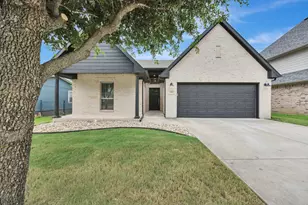 124 Elm Ln, Roanoke, TX 76262 - Photo 2