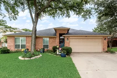808 Chancellorsville Parkway, Grand Prairie, TX 75052 - Photo 4