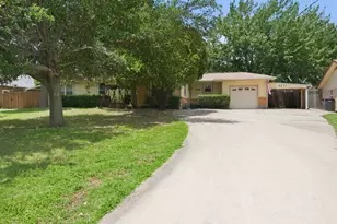 3411 Lakeview Dr, Grapevine, TX 76051 - Photo 2