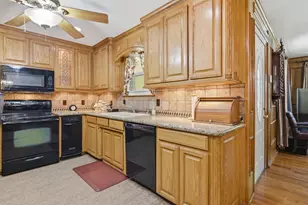 3411 Lakeview Dr, Grapevine, TX 76051 - Photo 12