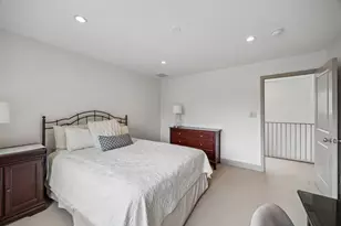 9261 Meadowglen Dr, Dallas, TX 75238 - Photo 32