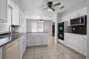 2223 Woodcreek, Carrollton, TX 75006 - Photo 12