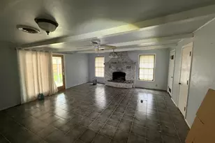 409 Dixon St, Cleburne, TX 76033 - Photo 8