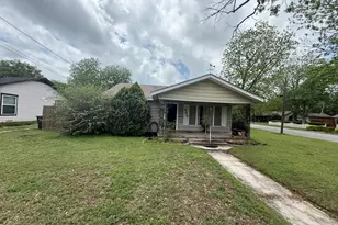 409 Dixon St, Cleburne, TX 76033 - Photo 2