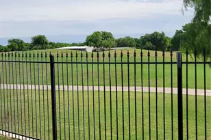 10701 Whitestone Ranch Rd, Benbrook, TX 76126 - Photo 12