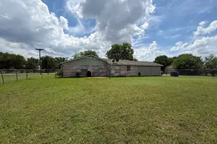 106 Pebble Creek Dr, Red Oak, TX 75154 - Photo 2