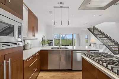 433 Trinity River Circle, Dallas, TX 75203 - Photo 10