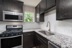 224 Willow St, Hurst, TX 76053 - Photo 8