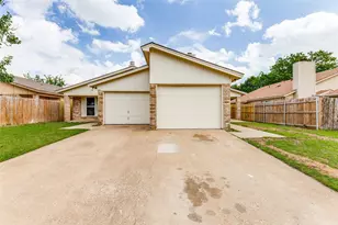 3219 Green Ridge St, Fort Worth, TX 76133 - Photo 2
