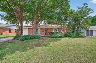 204 Island Dr, Richardson, TX 75081 - Photo 2