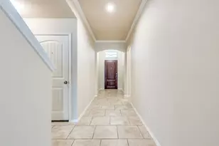 520 Pollyann Trl, Fort Worth, TX 76052 - Photo 2