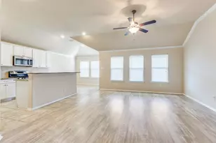520 Pollyann Trl, Fort Worth, TX 76052 - Photo 4