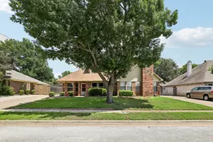2710 Newkirk Ct, Euless, TX 76039 - Photo 2