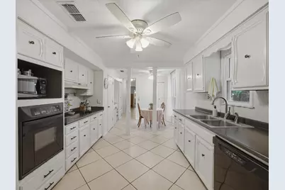 907 4th St, Graham, TX 76450 - Photo 10
