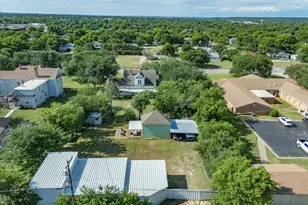 907 4th St, Graham, TX 76450 - Photo 32