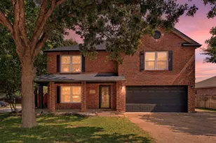 301 Cortland Cir, Roanoke, TX 76262 - Photo 2