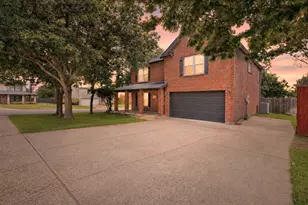 301 Cortland Cir, Roanoke, TX 76262 - Photo 4