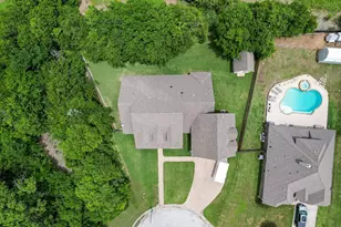548 McKittrick Ct, Godley, TX 76044 - Photo 2