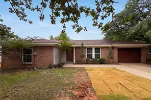 512 Lake Crest Pkwy, Azle, TX 76020 - Photo 1