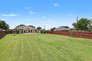 200 Hardwicke Ln, Little Elm, TX 75068 - Photo 4