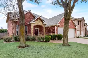 2569 Pinnacle Point Dr, Grand Prairie, TX 75054 - Photo 4