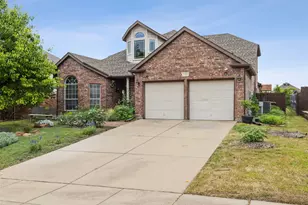 1756 Hidden Brook Dr, Grand Prairie, TX 75050 - Photo 2