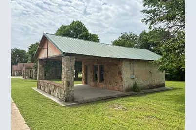 408 S Broad Street, Saint Jo, TX 76265 - Photo 10