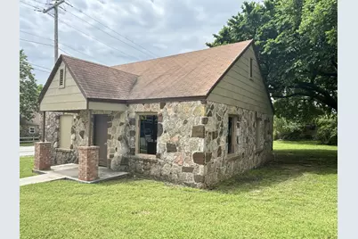 408 S Broad Street, Saint Jo, TX 76265 - Photo 4