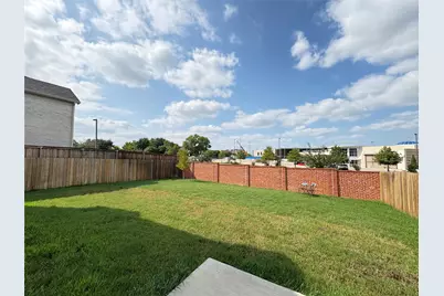323 Butternut Way, Irving, TX 75063 - Photo 32