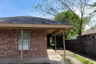 217 E Craven Ave, Lacy Lakeview, TX 76705 - Photo 2