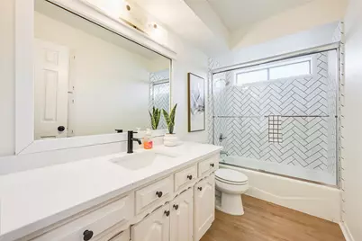 1913 Middle Glen Drive, Carrollton, TX 75007 - Photo 32
