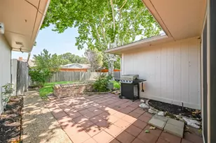 1913 Middle Glen Dr, Carrollton, TX 75007 - Photo 36